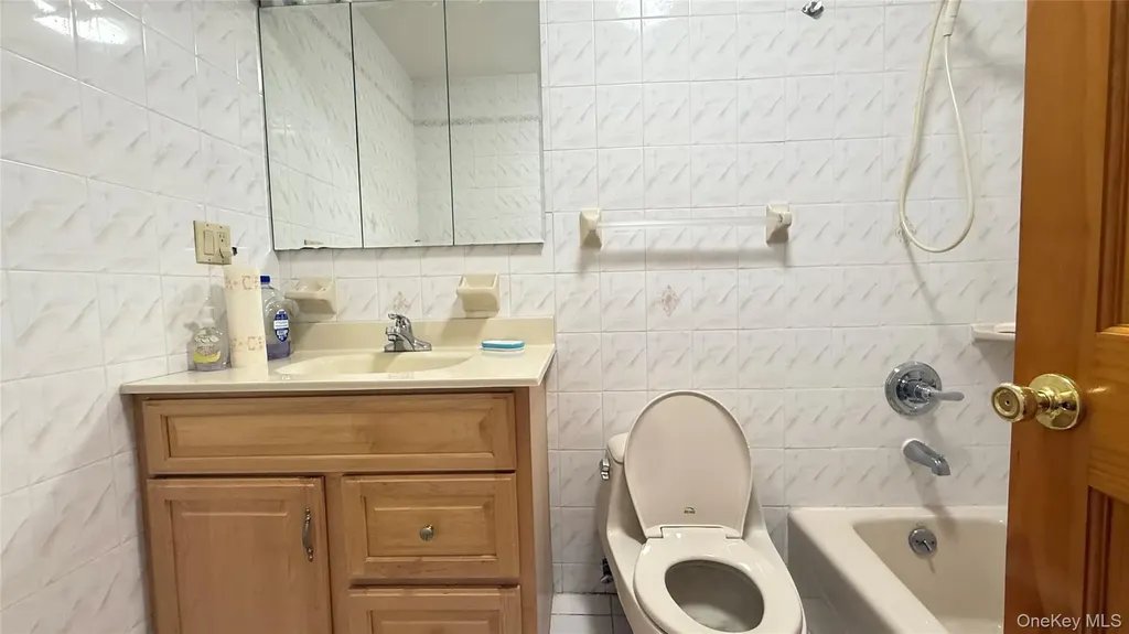 9461 43rd Avenue Elmhurst NY 11373