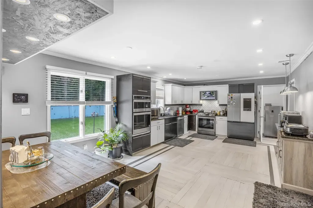 12 Deer Path Shirley NY 11967