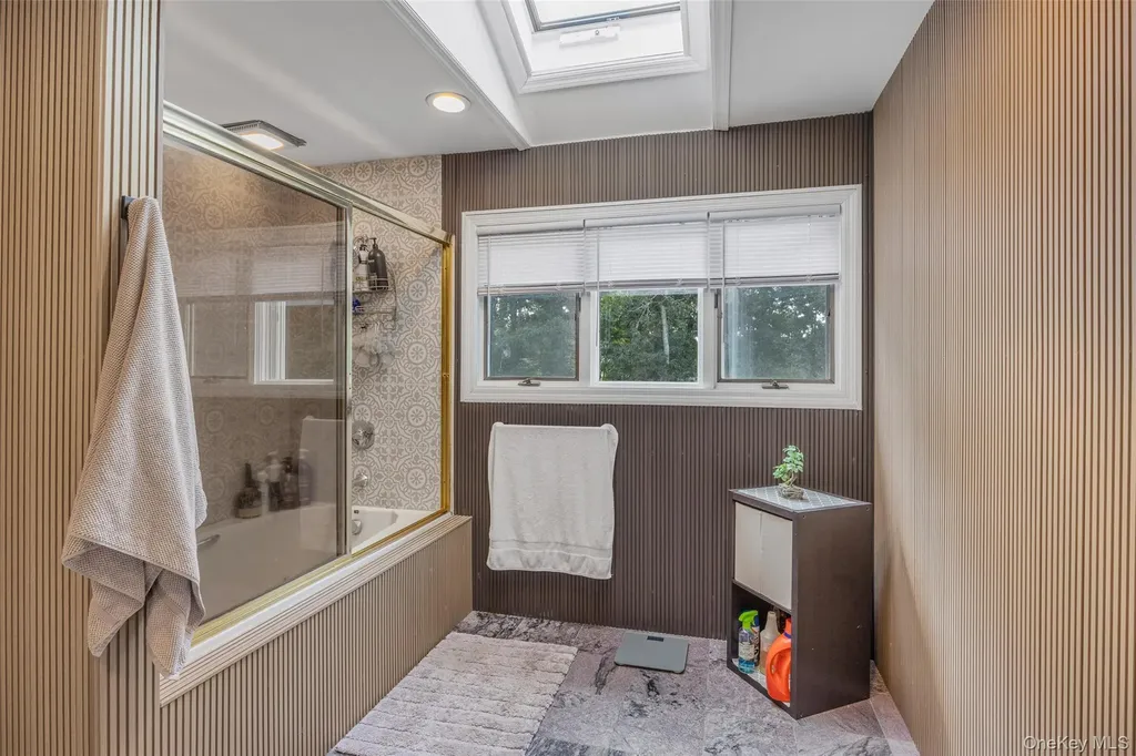 12 Deer Path Shirley NY 11967
