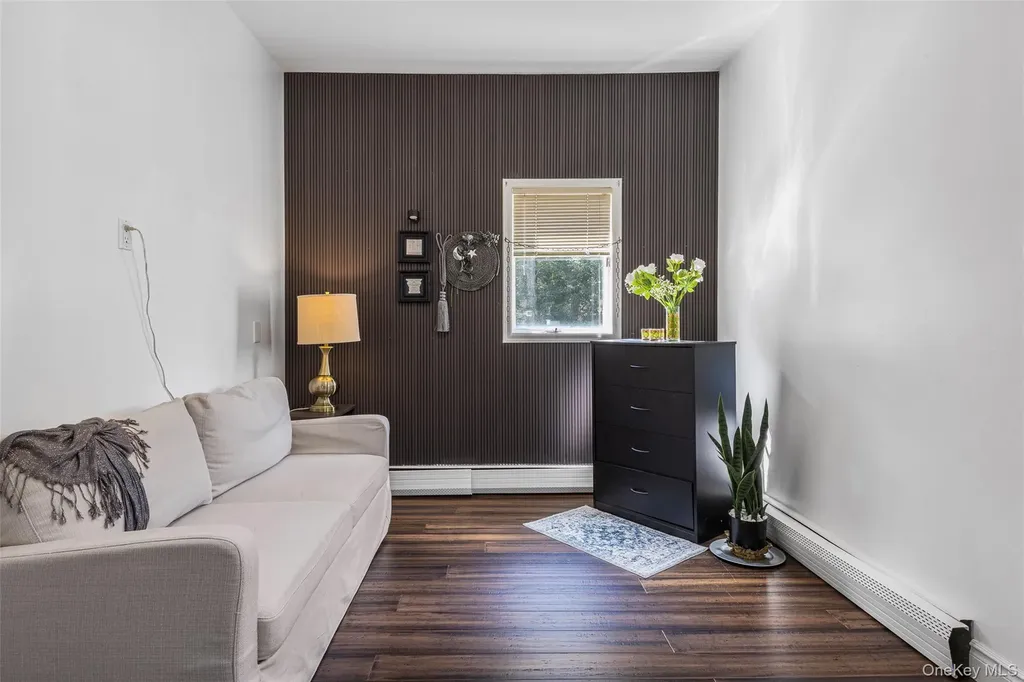 12 Deer Path Shirley NY 11967