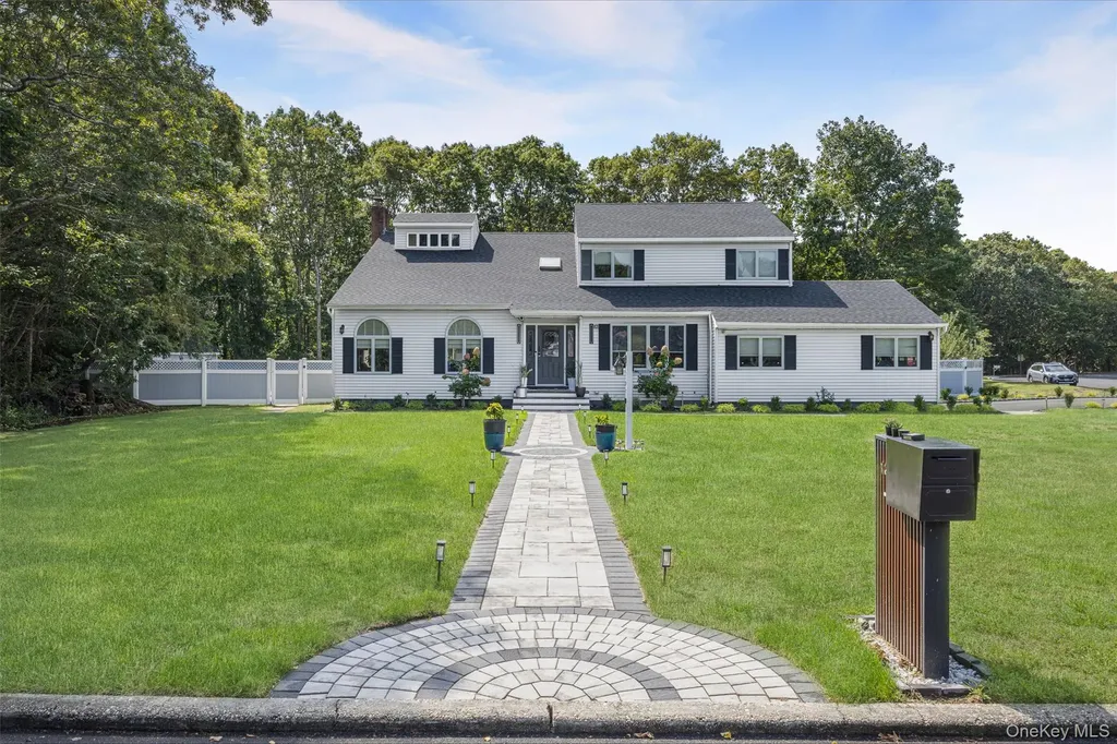 12 Deer Path Shirley NY 11967