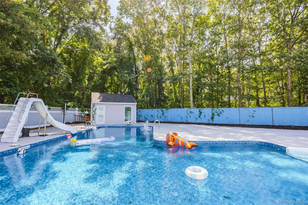 12 Deer Path Shirley NY 11967