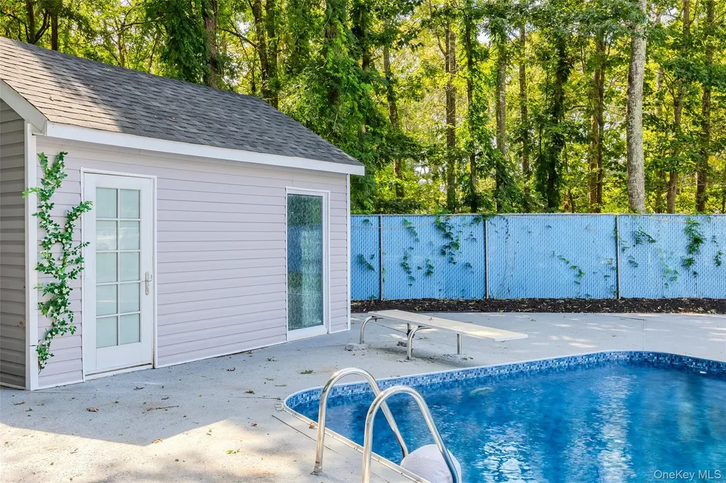 12 Deer Path Shirley NY 11967