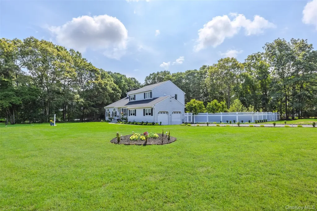 12 Deer Path Shirley NY 11967