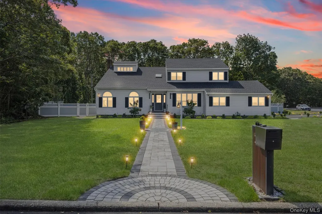 12 Deer Path Shirley NY 11967
