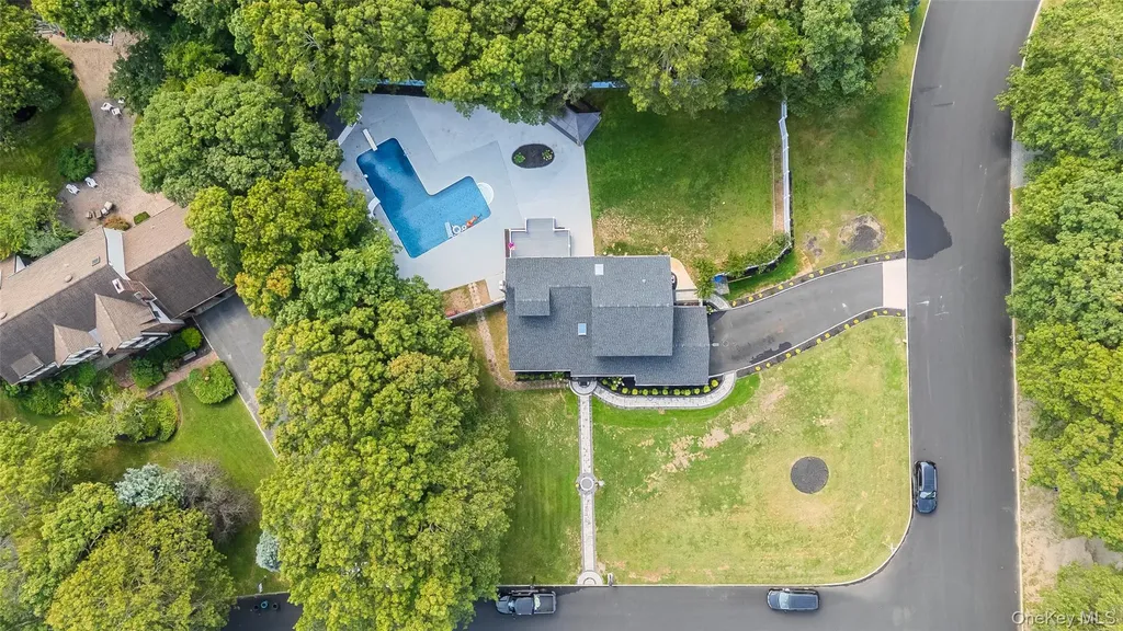 12 Deer Path Shirley NY 11967