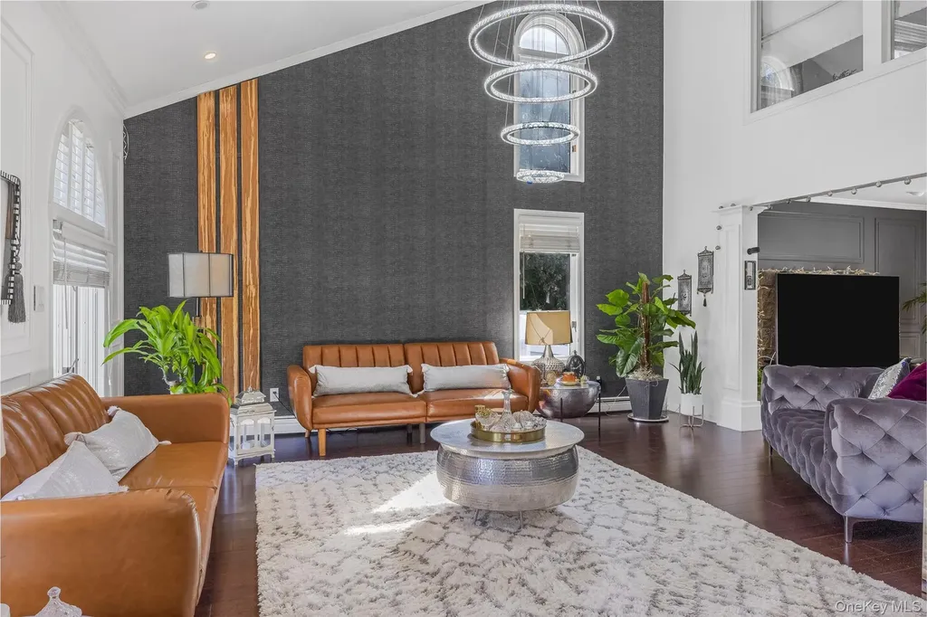 12 Deer Path Shirley NY 11967