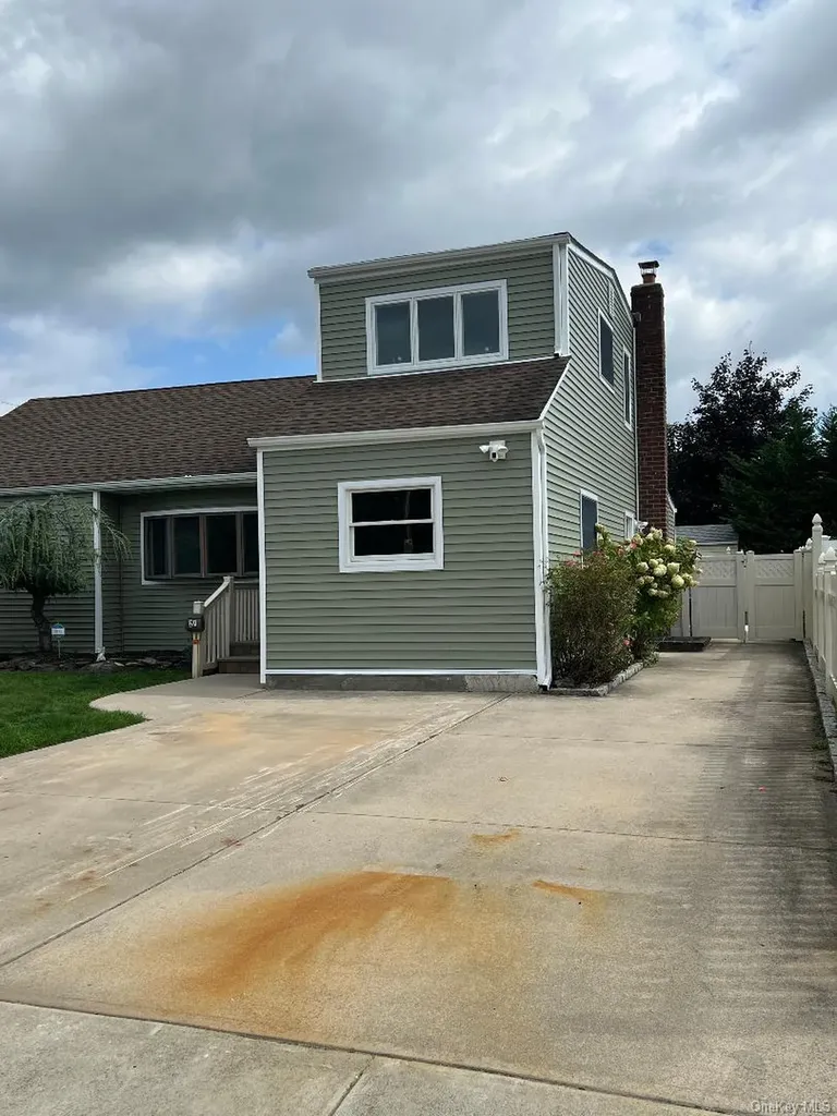 27 Taca Boulevard Deer Park NY 11729