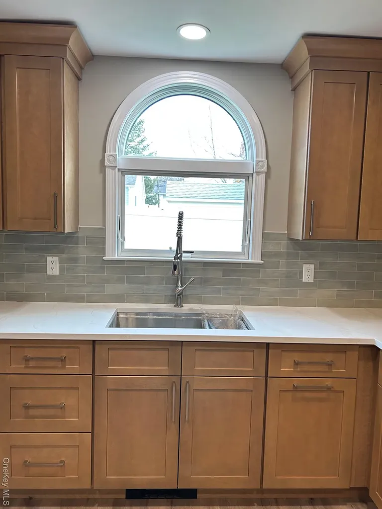 27 Taca Boulevard Deer Park NY 11729