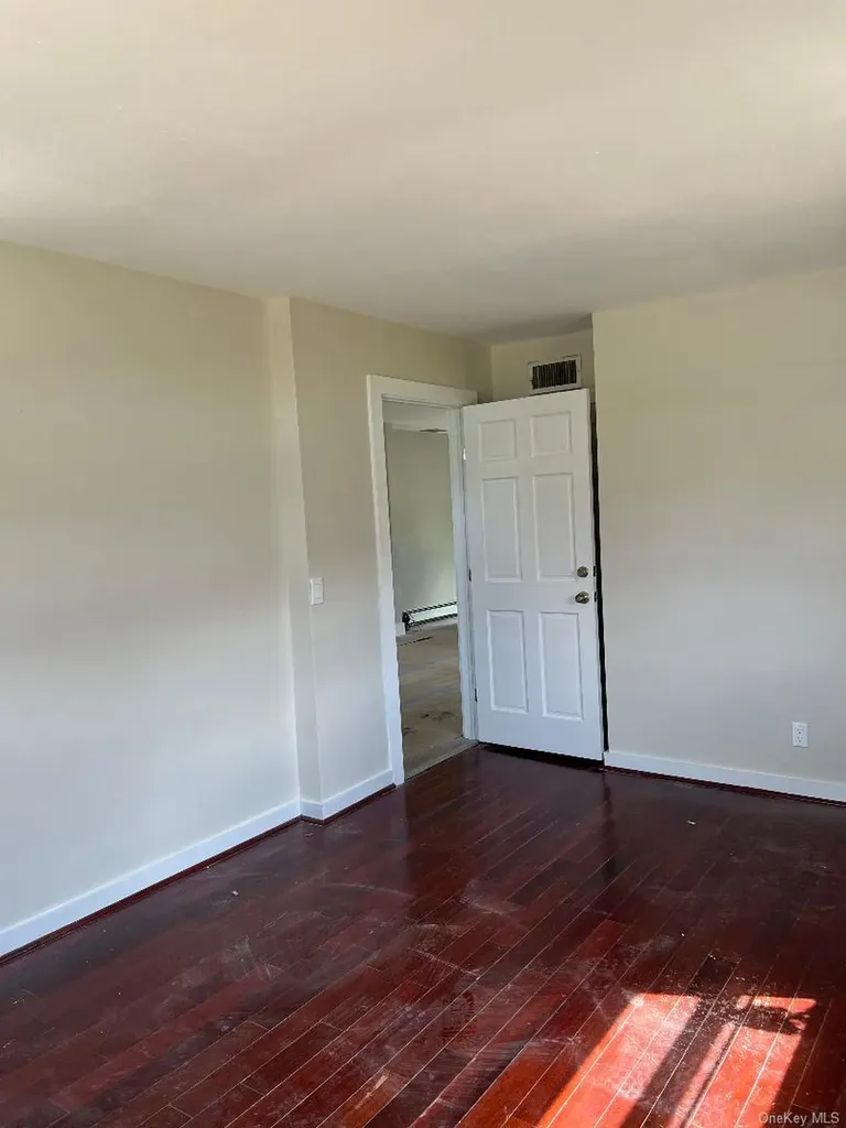 27 Taca Boulevard Deer Park NY 11729