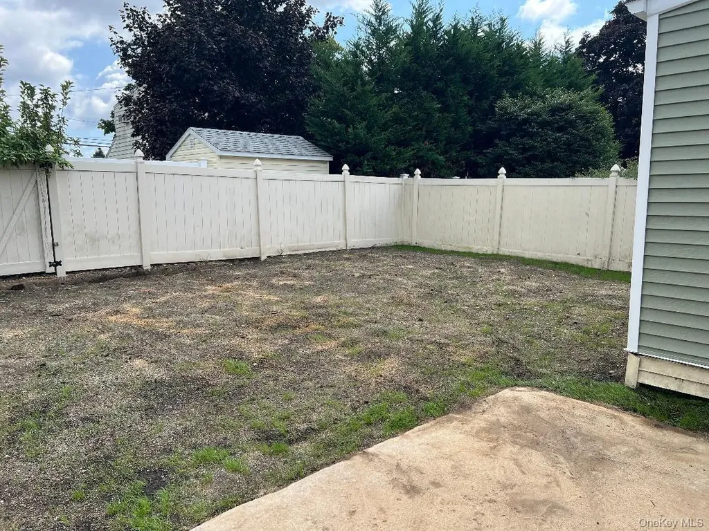 27 Taca Boulevard Deer Park NY 11729