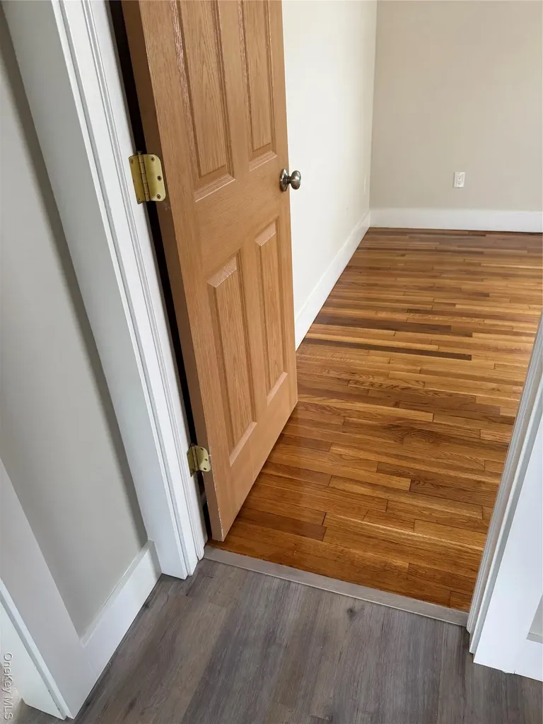 27 Taca Boulevard Deer Park NY 11729
