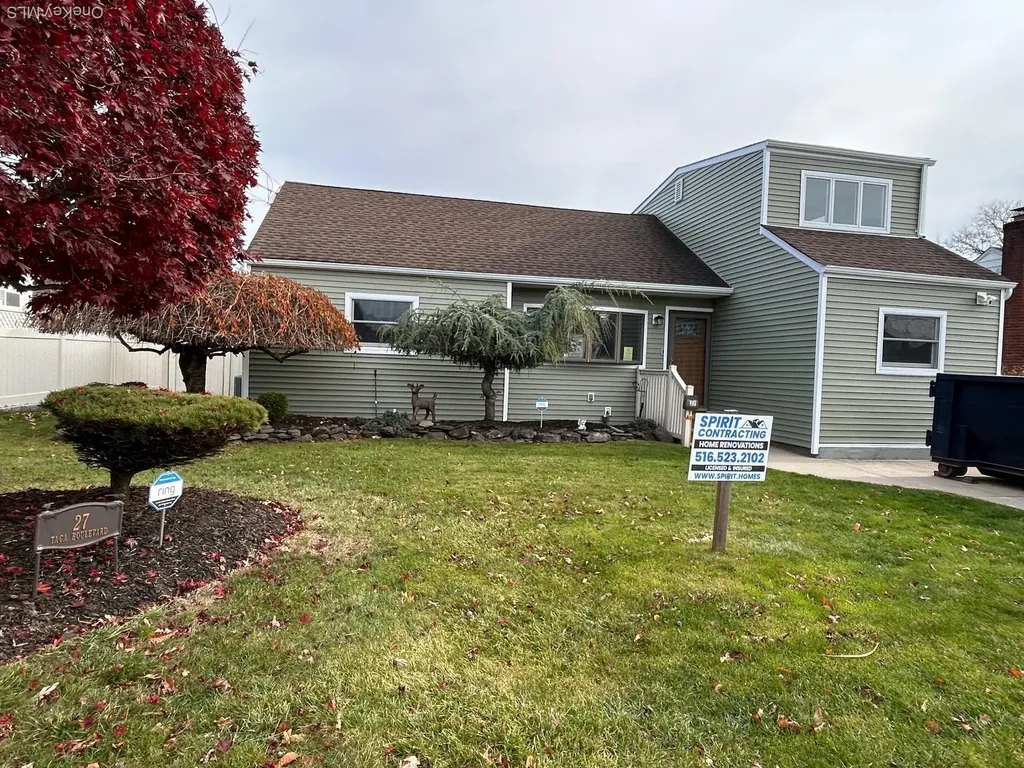 27 Taca Boulevard Deer Park NY 11729