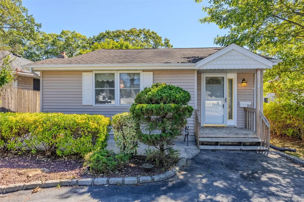 84 Broadway Ronkonkoma NY 11779