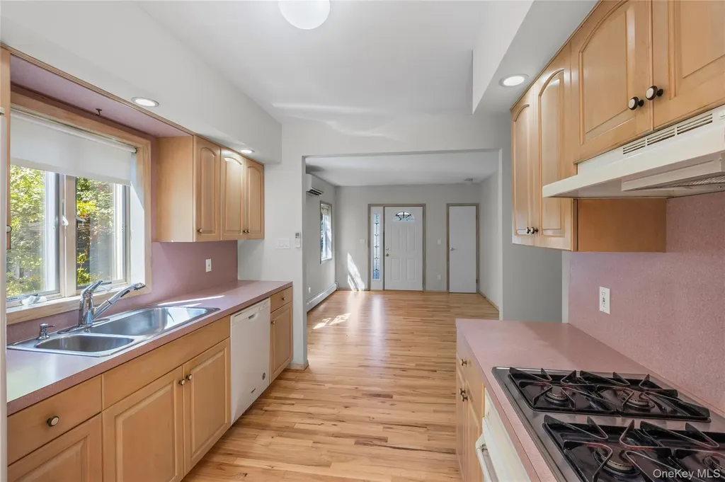 84 Broadway Ronkonkoma NY 11779