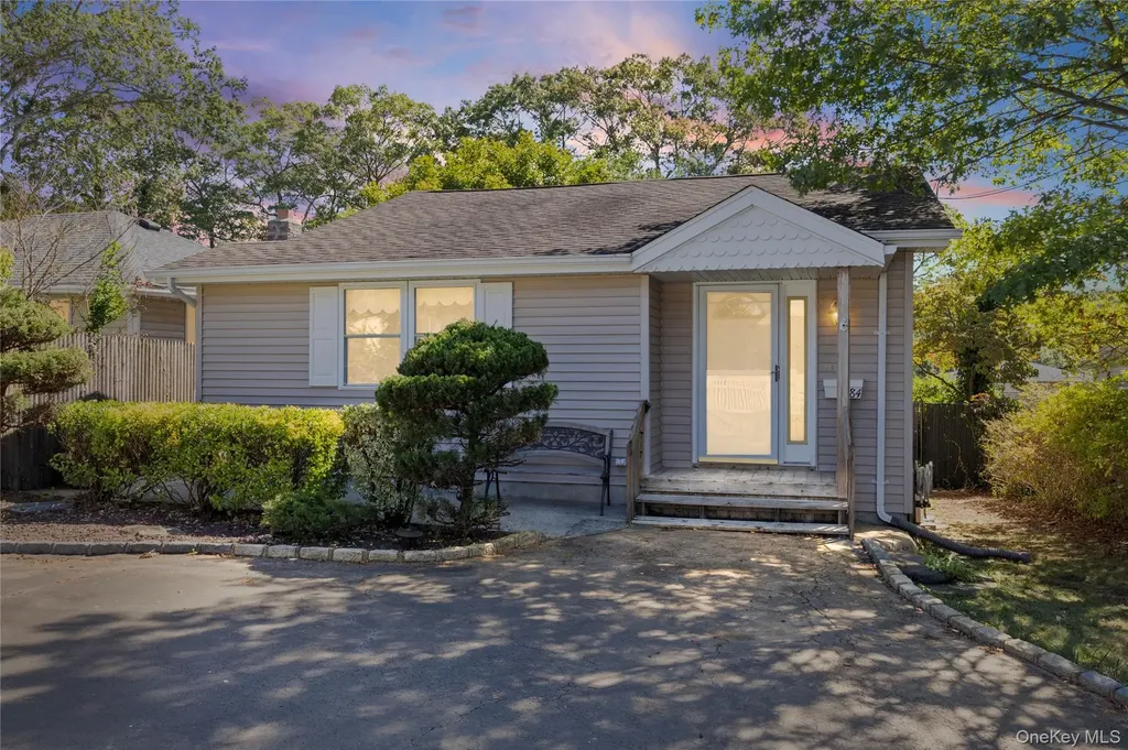 84 Broadway Ronkonkoma NY 11779