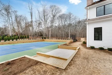 48 Whites Lane Southampton NY 11968