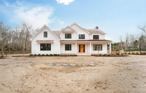 48 Whites Lane Southampton NY 11968