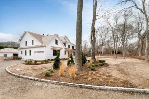 48 Whites Lane Southampton NY 11968