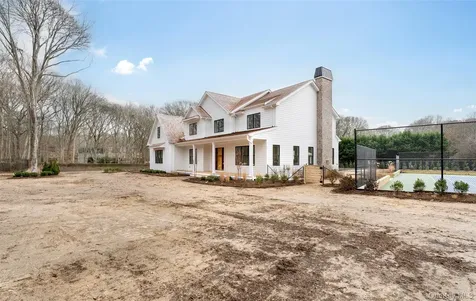 48 Whites Lane Southampton NY 11968