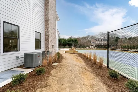 48 Whites Lane Southampton NY 11968