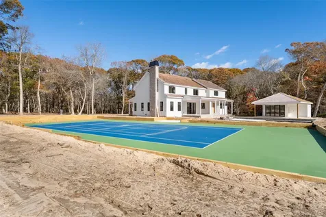 48 Whites Lane Southampton NY 11968