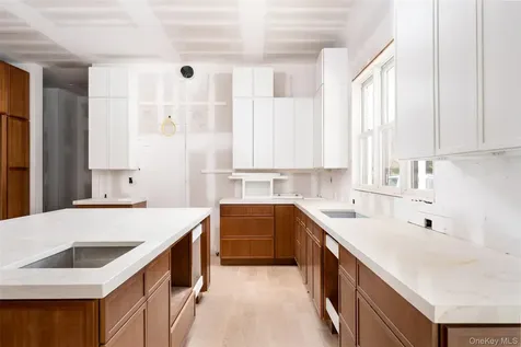 48 Whites Lane Southampton NY 11968