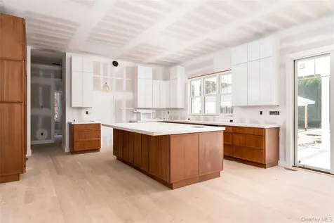 48 Whites Lane Southampton NY 11968