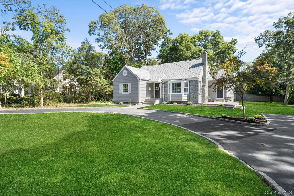 39 Paulanna Avenue Bayport NY 11705