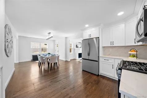 39 Paulanna Avenue Bayport NY 11705