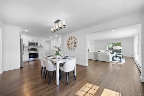 39 Paulanna Avenue Bayport NY 11705