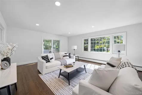 39 Paulanna Avenue Bayport NY 11705