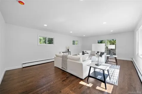 39 Paulanna Avenue Bayport NY 11705