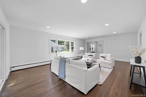 39 Paulanna Avenue Bayport NY 11705