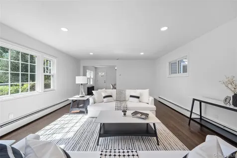 39 Paulanna Avenue Bayport NY 11705