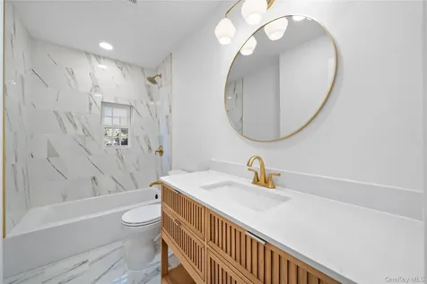 39 Paulanna Avenue Bayport NY 11705