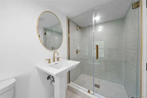 39 Paulanna Avenue Bayport NY 11705