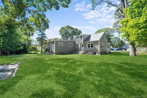 39 Paulanna Avenue Bayport NY 11705