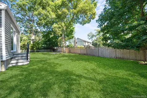 39 Paulanna Avenue Bayport NY 11705