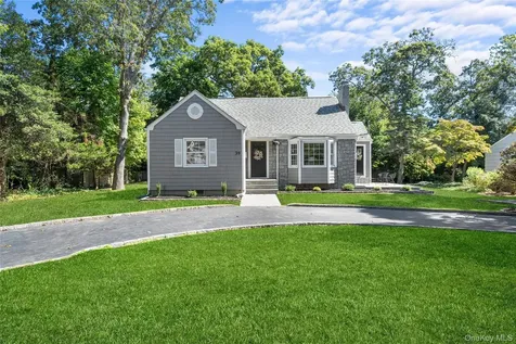 39 Paulanna Avenue Bayport NY 11705