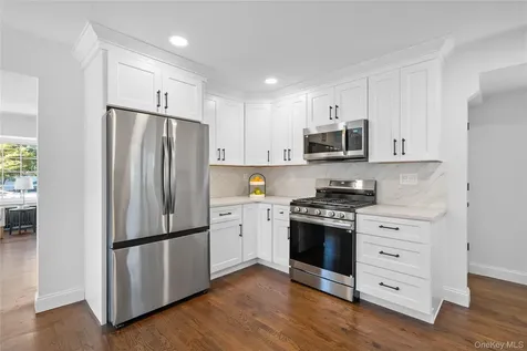 39 Paulanna Avenue Bayport NY 11705