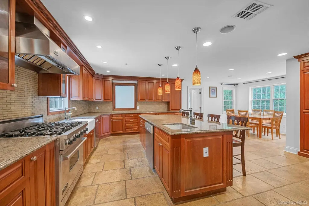 87 Arleigh Road Great Neck NY 11021