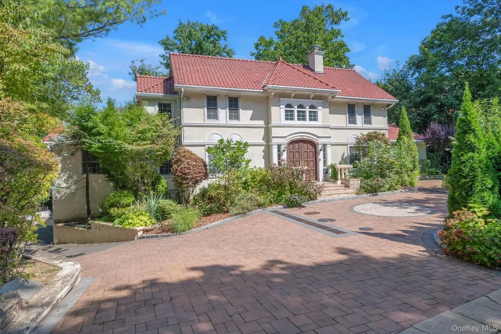 87 Arleigh Road Great Neck NY 11021