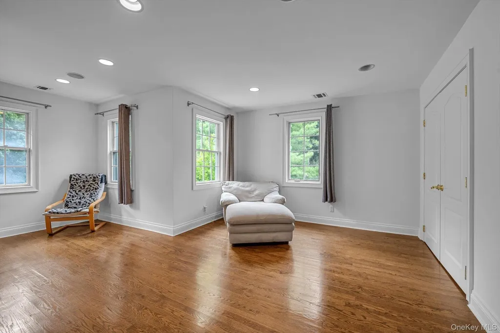 87 Arleigh Road Great Neck NY 11021