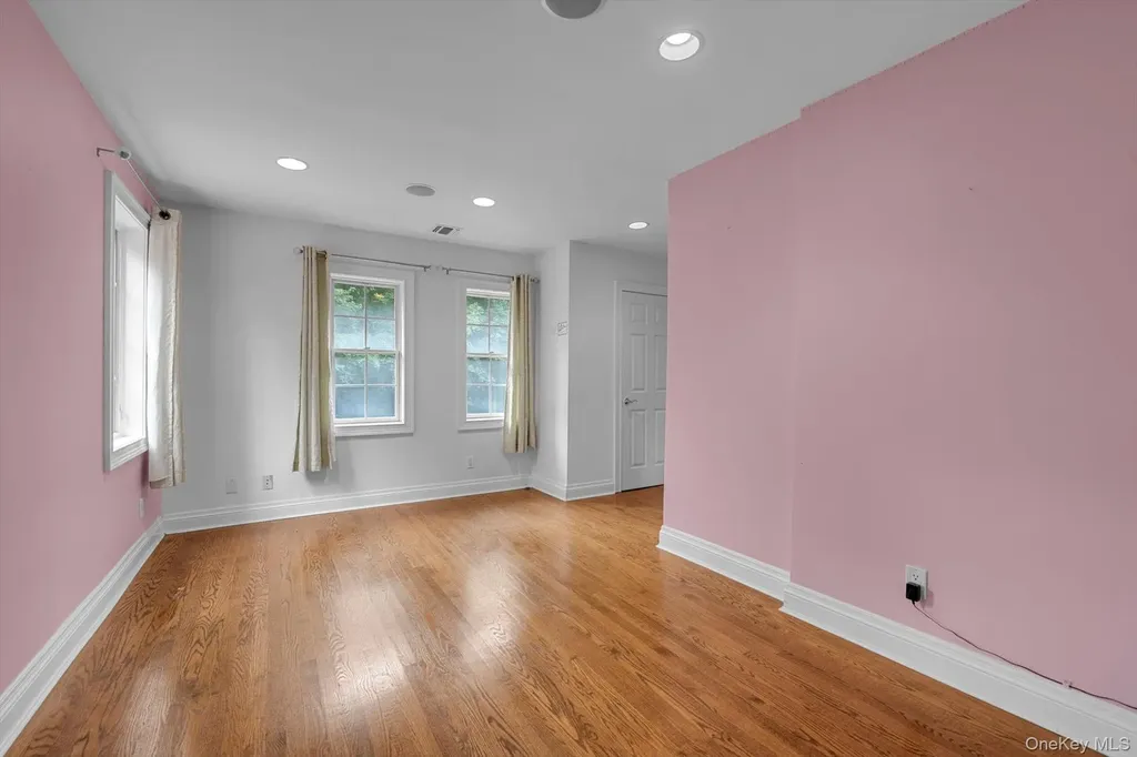 87 Arleigh Road Great Neck NY 11021