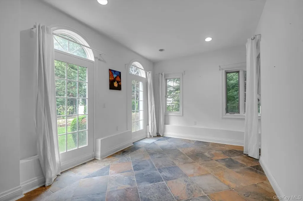 87 Arleigh Road Great Neck NY 11021