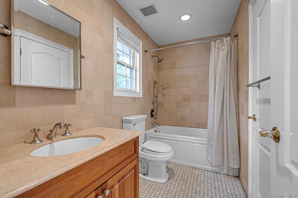 87 Arleigh Road Great Neck NY 11021