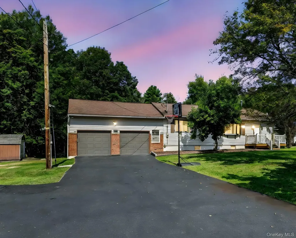53 Fair Oaks Road Middletown NY 10940