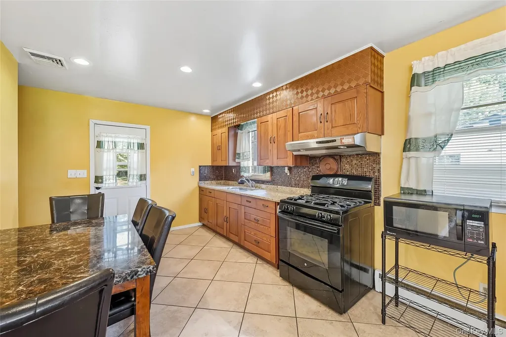 53 Fair Oaks Road Middletown NY 10940