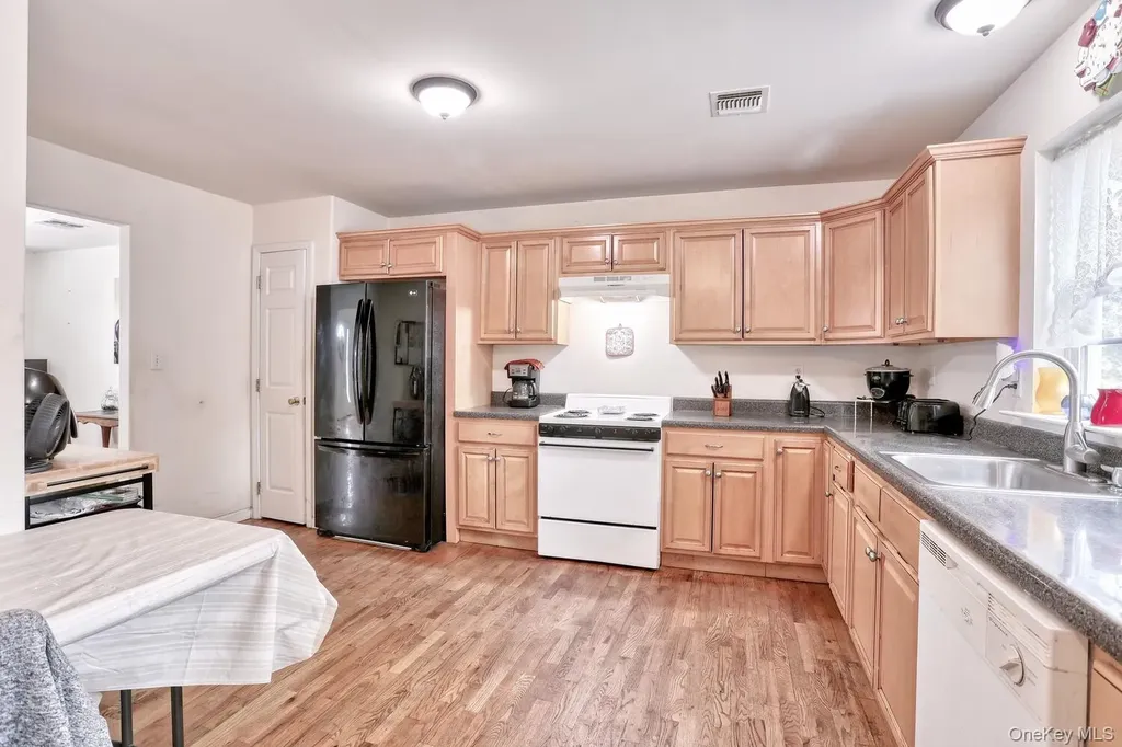 4 Cameron Place Wallkill NY 12589
